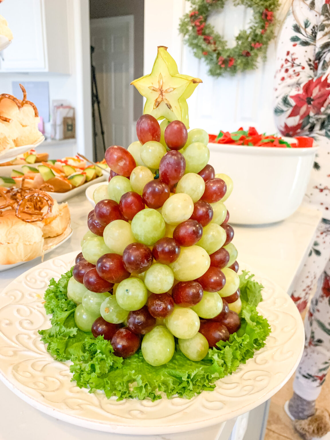 HOLIDAY HOMEMAKING W/ ME! | CHRISTMAS PARTY FOOD IDEAS